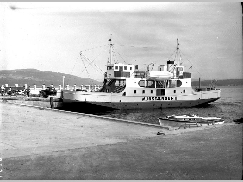 "Mjøsfergen II" ved Gjøvik brygge.