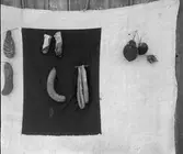 Svensk allmogekost. Köttets användning. Olika slags korv. Tullkorv, fläskkorv, köttkorvar av nötkreatur, pölsa av nötkreatur, isterrulle. 