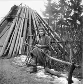 Skansen. Lapplägret, senare kallat Samevistet. Flickan Sara Larsson.
