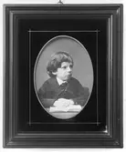 Ramat porträttfotografi föreställande Gunnar Hazelius (1874-1905). Inv.nr NM.0154930