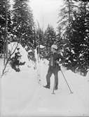 Josef Ärnström med sina skidor