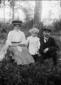 Josef Ärnströms bror, Karl Ärnström, med familj, Örbyhus, Uppland 1911