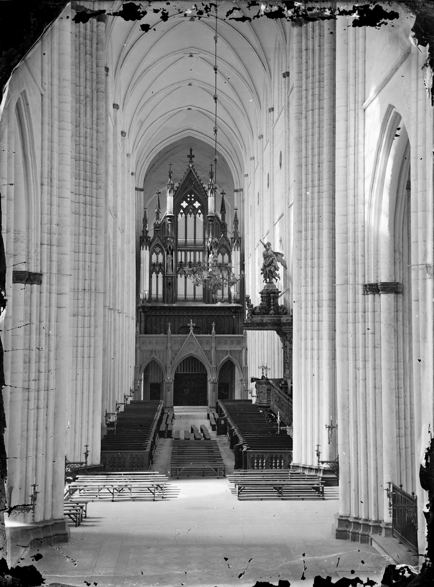 Henri Osti's Fotografiateliér, Interiör i Uppsala domkyrka, Uppsala 1860-tal