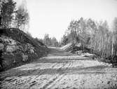 Väg vid Molnebo i Västerlövsta socken, Uppland i oktober 1920