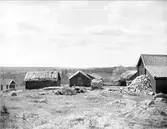 Gårdsmiljö i Kårsta, Vallentuna socken, Uppland 1933