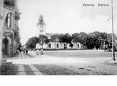 Kungsgatan mot norr med stadshuset och kyrkan. Gatuorsningen Kungsgatan-Bäckgatan. Fototid: 1900-tal.