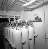 Bilder från utrymmen på fartyg 116-119, troligen från 116 S/S Vorkuta PT 57. CO2-gas för släckning av brand i maskinrum.