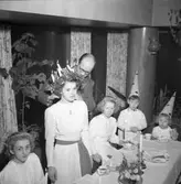 Uddevalla stads lucia med tärnor och stjärngossar