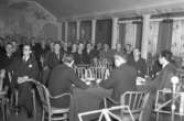 Uddevalla Köpmannaförenings möte i november 1947 för att fastslå skyltsöndag och öppettider på julafton