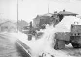 Snöskyffling vid Hamnstationen 1955