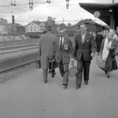 Sportchef Solange Bibas från São Paulo anländer till Uddevalla inför fotbolls-VM juni 1958