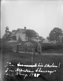 Enligt text på fotot: 