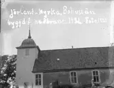 Enligt text på fotot: 