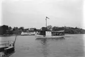 Motorfärjan Hakefjord II med Stenungsön i bakgrunden, 1934.