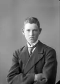 Enligt fotografens journal nr 4 1918-1922: 