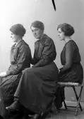 Enligt fotografens journal nr 4 1918-1922: 