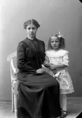 Enligt fotografens journal nr 2 1909-1915: 