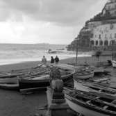 18. Italien. Fotojournal finns på B.M.A. + fotoalbum.
Samtidigt förvärv: Böcker och arkivmaterial.
Foton tagna mellan 1959-10-29 och 1959-10-30.
12 Bilder i serie.