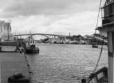 Skrivet på baksidan: Haugesund, sydlig bro 19/8 1967
Fotograf: Henning Henningsen
Fotot taget: 1967-08-19