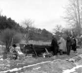 Skrivet på vidhängande papper: Kurs i båtuppmätningsteknik för studerande vid Stockholms högskola den 16 april 1957. 
Uppmätning av långbåt, byggd av Jansson på Stegesund år 1892.