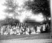 Thorburnska släkten samlade vid minnessten avtäckning 10 juli 1923 vid Kasenabben.