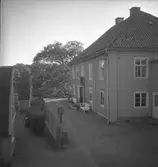 Framsidan av huvudbyggnaden på Morlanda Säteri