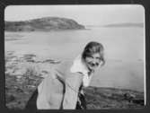 Cintra Kay på strand vid Sundsby 1920
