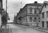 Enköping, kvarteret Traktören, Stadshotellet och Källgatan, mot sydost, nov 1954