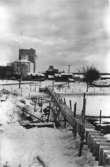 Enköping, vy från bårhuset, mot öster och hamnen, januari 1955