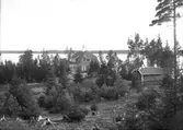 Kolarudd (senare Klubbholmen), Svinnegarns socken, Uppland. Vinhandlare sedermera bankdirektör Claes Brunnbergs villa. Fr.o.m. 1939 klubbhus för Enköpings Segelsällskap.