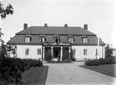 År 1936. Kjellbergska stiftelsen, ett slags ålderdomshem för välbärgade damer på Rosenlund i Jönköping.