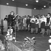 Barnkör under ledning av körledare Gerd Jonsson. 1960-tal.