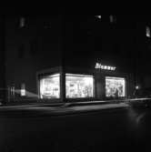 Hörnet Gillesgatan - Drottninggatan i Huskvarna den 3 oktober 1956.