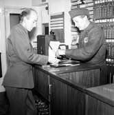 Anställda på BP Bensinstation i Huskvarna den 27 september 1956.