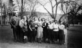 Stretered skolhems personal som gick Riksmarschen, cirka 1936. Med på bild: Dir Gustaf Fridolf, Ernst Lundberg, Rune Lundberg, Karin Hasselberg och Anna Dahlberg.
Bilden är tagen utanför 