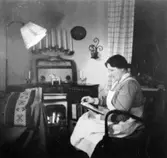 Vårdarinnan Anna Jerkfelt på Stretereds skolhem. 
Bostaden var i Flickornas arbetshem. Anna hade en stuga norröver på Stretereds mark invid Målans Lycka.