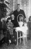 John och Gustava Andersson med dottern Norma. Mölndal 1927.