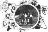 Annestorp i Lindome ca 1910. Söndagsklädda arbeterskor. Typisk söndagsbild, enligt H.B.
