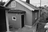 Exteriörbild av bostadshus på Roten M 22 i Mölndals Kvarnby som användts som ateljé, 1972.