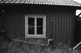 Exteriörbild av bostadshus på Roten M 22 i Mölndals Kvarnby som användts som ateljé, 1972.