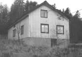 Bostadshus på Tållered 1:8 i Tållered, februari 1991.
Fastigheten ägdes av Werner Karlsson (död 1990).