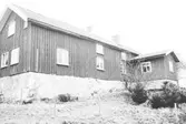 Gårdsbilder samt vägar, stenmurar och dylikt från Ranntorp 2:2, Lindome. Bilden är tagen 1991.