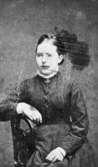 Johanna Johansson (1852 - 1891) var Valdeborg Johanssons mor och storasyster till Josefina Eriksson. Porträttfoto taget i Göteborg i slutet av 1800-talet. Johanna dog i barnsäng när Valdeborg föddes. Ur Josefina Erikssons fotoalbum.
