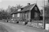 Byggnadsdokumentation av villa och tomt på Apelgården 1:17, Kålleredsgårdsvägen 14 i Kållered, 1992.