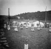 Eisers personals damtrupp i gymnastik. Torrekulla i Kållered 1957. I Torrekulla bodde Greta Olsson med sin man John. Det var hans föräldrahem. Greta, född i Stockholm, hade som ung varit aktiv i Idlaflickorna i Stockholm. Hon var född omkr. 1910 och var direktris på Eiser i Mölndal.