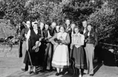 Hällesåkers spelmanslag gästspelar Frillesås dansbana, 1954.