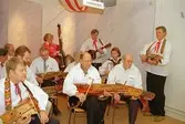 Julmarknad på Mölndals museum 1994-12-03. Hällesåkers Spelmanslag 
