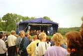 Musikarrangemang i parken vid Gunnebo slott.