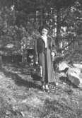 Karin Hasselberg i kappa, 1940-tal