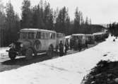 Bildiligenslinjen Röjan-Fjällnäs. 1930-talets början.
Turisttransporter med bildiligenser. Skidfrämjandets påskresa till
Härjedalen.